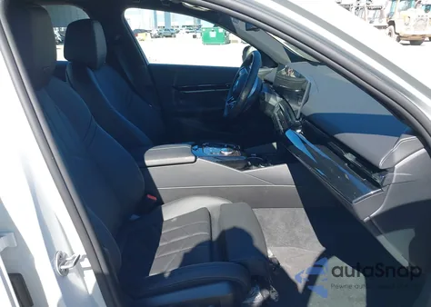 2026 BMW 530I xDrive из США, поврежденный, VIN WBA53FJ05TCW44401